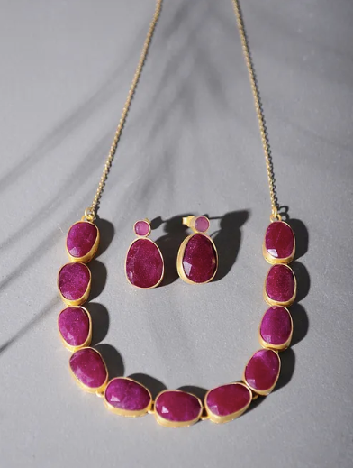 Classic Silver Studs With Calibrated Stone