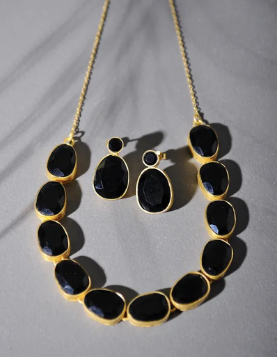 Classic Silver Studs With Calibrated Stone