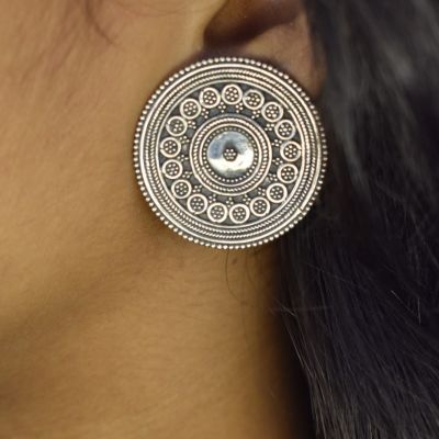 92.5 Silver studs with oxidised finish!