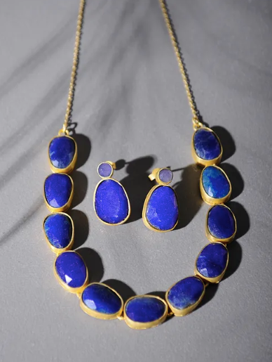 Classic Silver Studs With Calibrated Lapiz